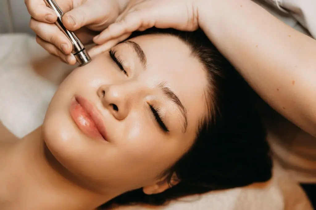 MICRONEEDLING FOR FINE LINES AND WRINKLES: HOW SOON CAN YOU SEE RESULTS